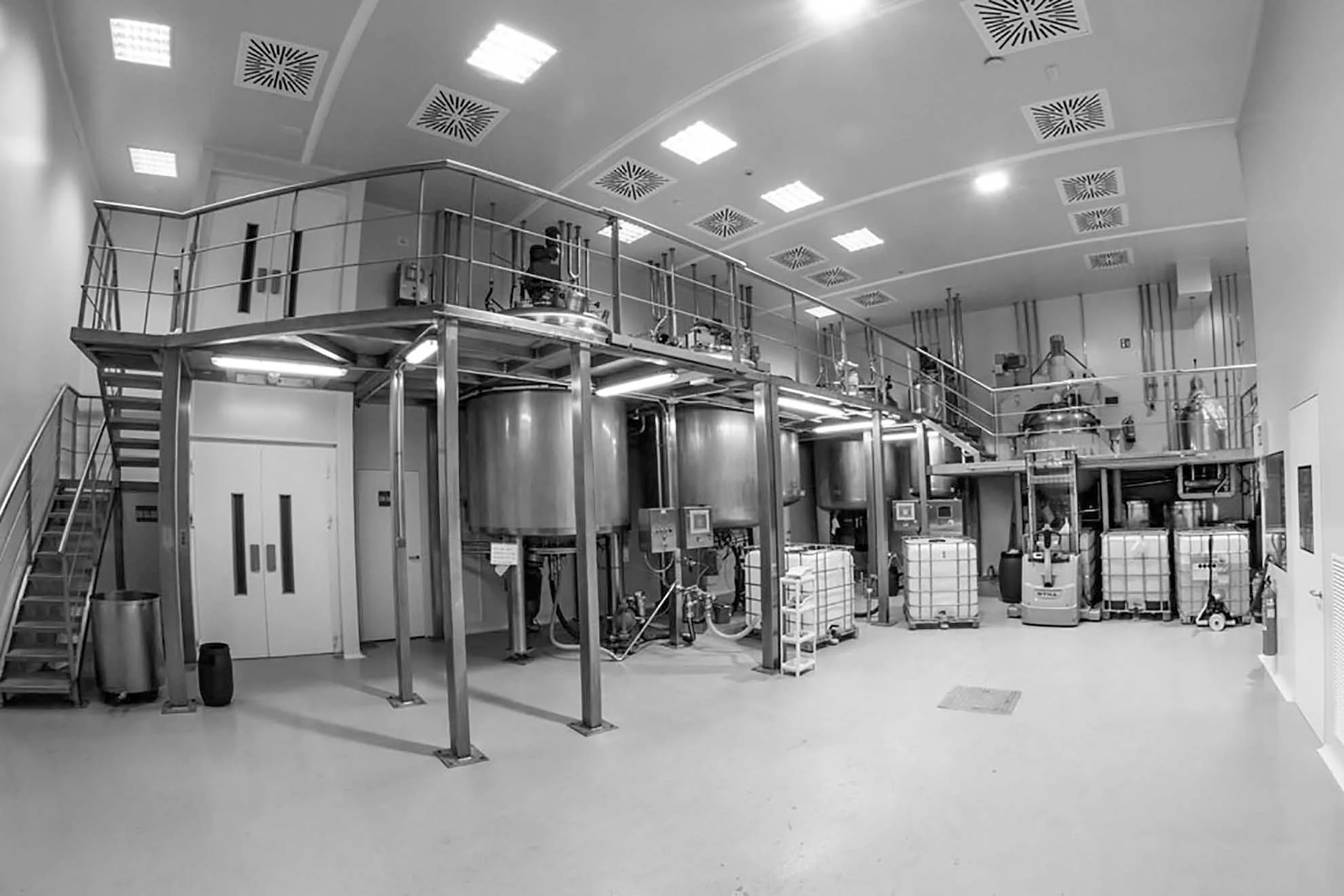 Stainless steel industrial tanks